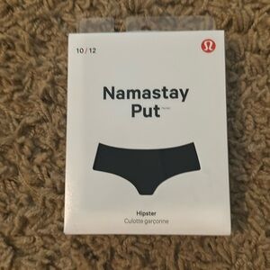 lululemon seamless Namastay Put Hipster. Black size L